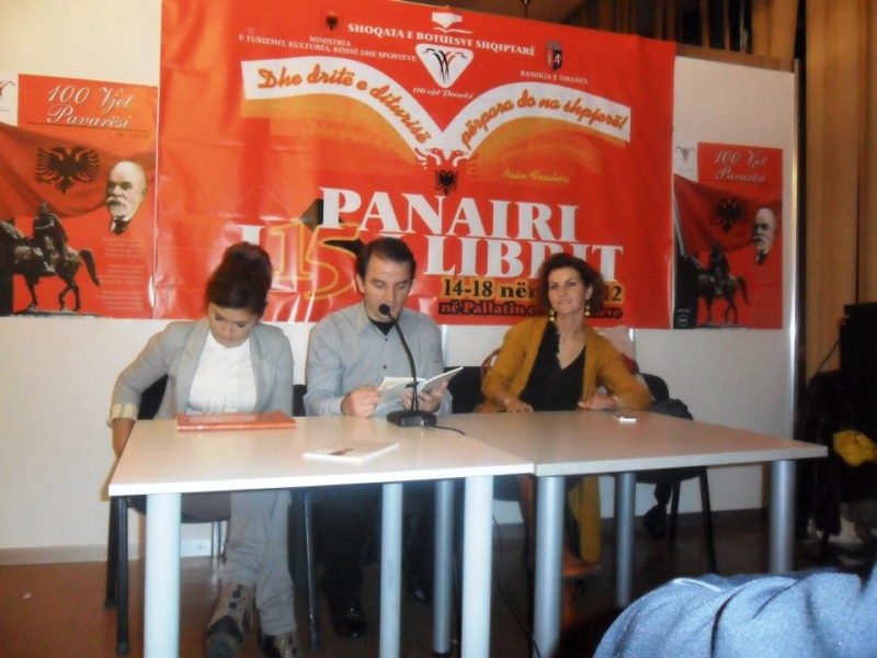 Gëzim Aliu me „Libri i fundit“, panairi librit Tiranë, 2012